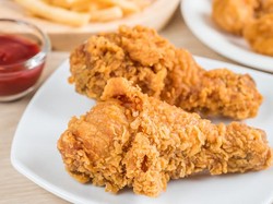 Gara-gara Bawa 2 Potong Fried Chicken, Turis Ini Didenda Rp 14 Juta!