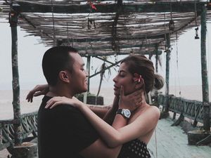 Mengenang Liburan Awkarin dan Oka Mahendra di Bali