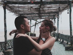 Video Kenangan Awkarin dan Oka Mahendra Putra