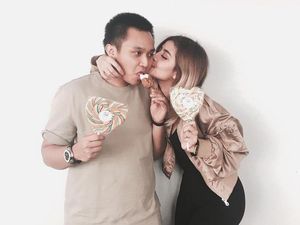 Awkarin Lakukan Pembunuhan Karakter Sebelum Oka Mahendra Meninggal? Awkarin Lakukan Pembunuhan Karakter Sebelum Oka Mahendra Meninggal?