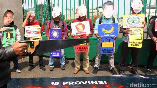 Demo Tolak Pansus Angket KPK