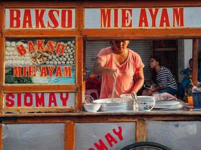 Yuk, Jajan Mie Ayam Gerobakan Buat Sarapan Mantap Mengenyangkan!