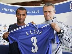 Tanda-tanda Keruntuhan Arsenal Picu Kepergian Ashley Cole