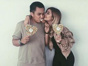 Oka Mahendra Putra Meninggal, Ini Foto Kemesraannya Bersama Awkarin