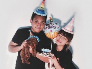 Video Tangisan Awkarin Saat Pengajian Oka Mahendra Video Tangisan Awkarin Saat Pengajian Oka Mahendra