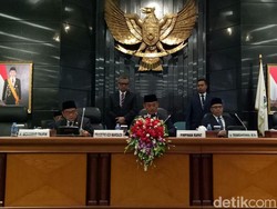 Djarot Hadiri Paripurna Raperda Pertanggungjawaban APBD 2016