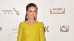 Foto: 10 Penampilan Anggun Natalie Portman Dibalut Gaun Malam