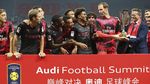 Foto: Arsenal Angkat Trofi di China