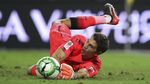 Foto: Arsenal Angkat Trofi di China