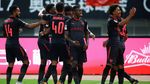 Foto: Arsenal Angkat Trofi di China