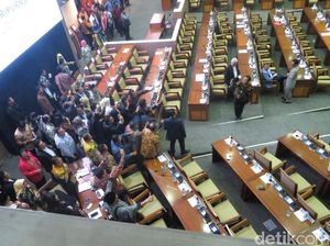 Fraksi-fraksi DPR Debat soal Waktu Voting RUU Pemilu