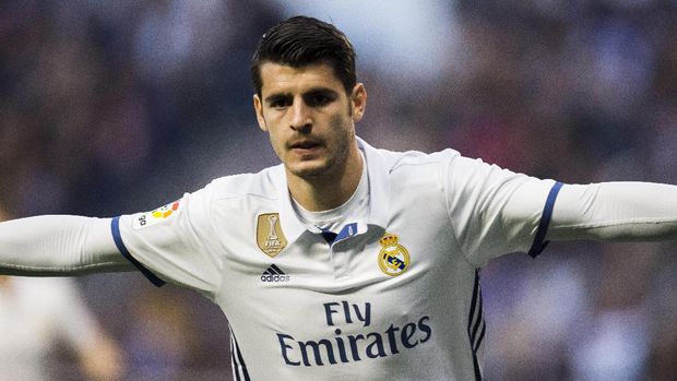 LA CORUNA, SPAIN - APRIL 26:  Alvaro Morata of Real Madrid celebrates after scoring goal during the La Liga match between RC Deportivo La Coruna and Real Madrid at Riazor Stadium on April 26, 2017 in La Coruna, Spain.  (Photo by Juan Manuel Serrano Arce/Getty Images)