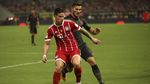 Foto: Arsenal Angkat Trofi di China