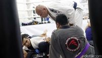 Legenda MMA Brasil Royce Gracie Beri Pelatihan di Indonesia