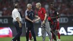 Saat Sepatu Merah Wenger Curi Perhatian Pendukung Arsenal