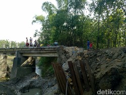 Jembatan Penghubung Antar Kecamatan di Lamongan Putus