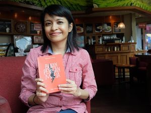 Perawan Maria hingga Baby Ingin Masuk Islam, Feby Indirani Rilis Kumcer Perawan Maria hingga Baby Ingin Masuk Islam, Feby Indirani Rilis Kumcer