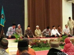 Risma Titip Doa ke Calon Jemaah Haji agar Surabaya Aman