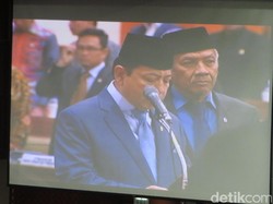 Saat Novanto Pimpin Anggota DPR Baru Baca Sumpah Mulia Wakil Rakyat