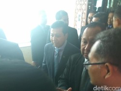 Berstatus Tersangka, Novanto Duduk di Kursi Pimpinan Paripurna DPR