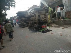 Sopir Truk Molen Tewas Terjepit Setelah Tabrak 6 Rumah