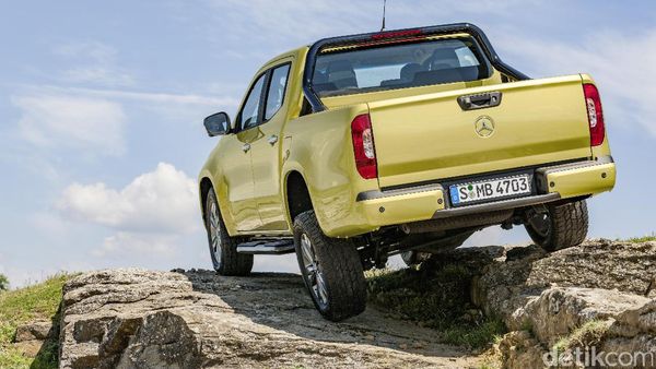 Mobil Pikap Perdana Mercedes-Benz