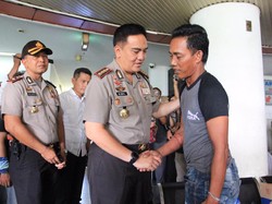 Polisi Jenguk Saudara Kembar yang Jadi Korban Penjambretan