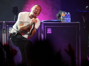 Saat-saat Chester Bennington Ditemukan Meninggal Dunia Terungkap