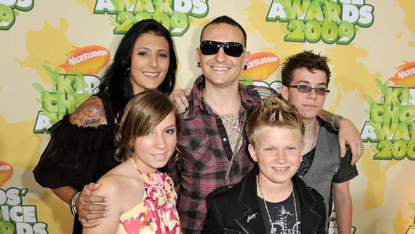 Family Guy! Potret Kehangatan Keluarga Chester Bennington