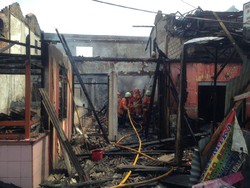 Tabung Gas Bocor, RM Padang Terbakar di Pondok Pinang