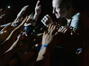 Facebook Linkin Park Banjir Ucapan Duka dan Kemarahan