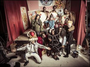 Fotografer Gambarkan Alice in Wonderland dengan Model Berkulit Hitam