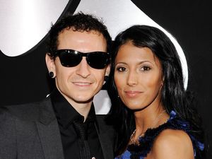 Gugat Cerai Suami, Janda Chester Bennington Lakukan Demi Anak-anaknya Gugat Cerai Suami, Janda Chester Bennington Lakukan Demi Anak-anaknya