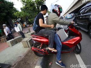 Gaya Koboi Pengendara di Jalanan Ibu Kota