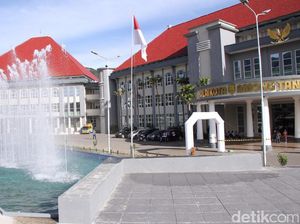 Wali Kota Batu Belum Merespon Soal Kadis Koperasi Ditahan Kejari Wali Kota Batu Belum Merespon Soal Kadis Koperasi Ditahan Kejari