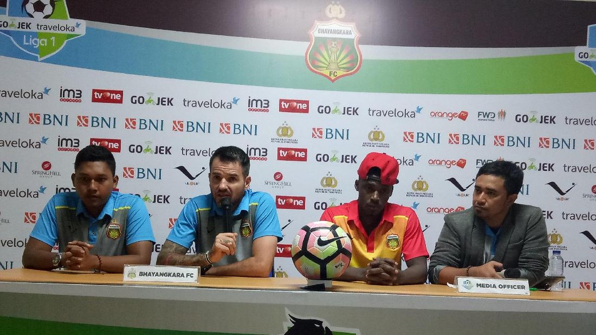 Pelatih Bhayangkara FC, Simon McMenemy (Randy Prasatya/detikcom)