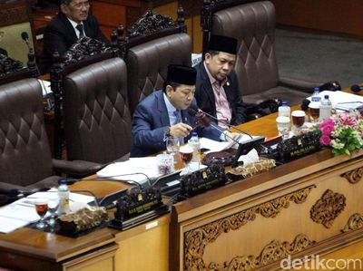 Begini Suasana Paripurna Pengesahan UU Pemilu Semalam