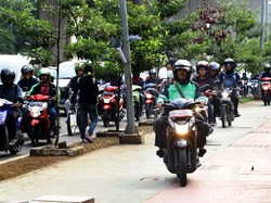 Pemotor yang Terobos Trotoar Dikenakan Tilang Rp 500 Ribu