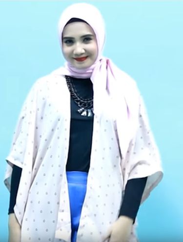 Tutorial hijab segitiga. 