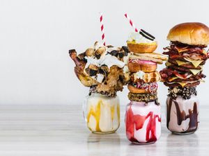 Ayam Goreng, Donat dan Burger Jadi Topping Minuman Anti Mainstream Ini (1)