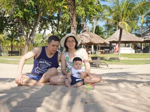 Indahnya Kebersamaan Di Tepi Pantai Bersama Buah Hati
