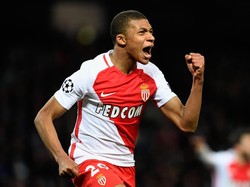 Kylian Mbappe. Jadi salah satu pemain paling diburu di bursa musim panas ini, Mbappe (striker, AS Monaco, 18 tahun) ditaksir bernilai 61,7 juta euro. Foto: Getty Images/Stu Forster