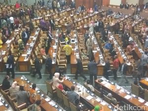 Tolak Voting RUU Pemilu, Demokrat Pilih Walk Out Tolak Voting RUU Pemilu, Demokrat Pilih Walk Out