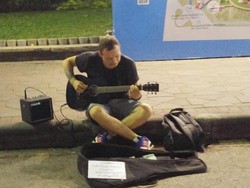 Tren Backpacker Mengemis Demi Hidup