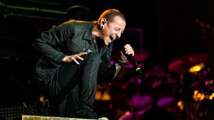 Personel Linkin Park Chester Bennington Meninggal Gantung Diri