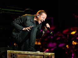 Linkin Park Buka Kemungkinan Cari Pengganti Chester Bennington