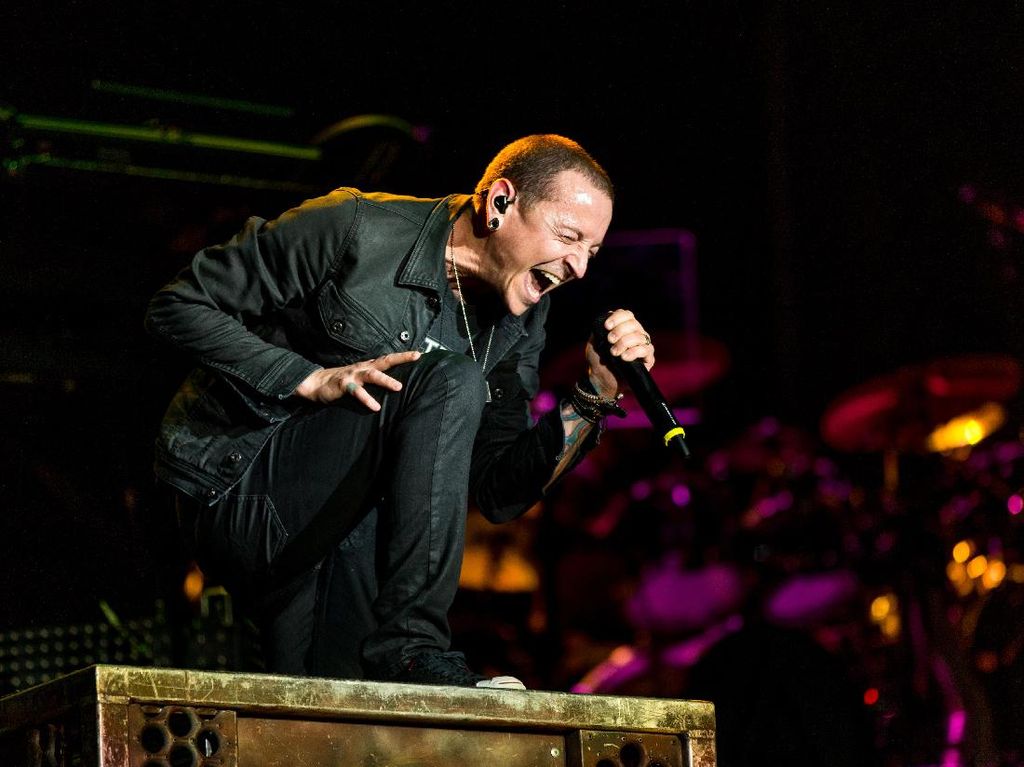 Linkin Park Buka Kemungkinan Cari Pengganti Chester Bennington Linkin Park Buka Kemungkinan Cari Pengganti Chester Bennington