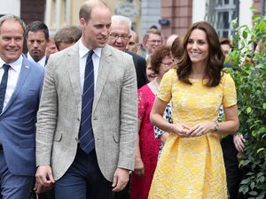 Foto: 8 Busana Stylish Kate Middleton Saat Tur ke Polandia dan Jerman Foto: 8 Busana Stylish Kate Middleton Saat Tur ke Polandia dan Jerman