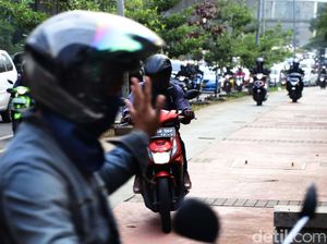 Djarot: Pemotor yang Masuk Trotoar Kami Tangkap