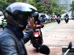Djarot: Pemotor yang Masuk Trotoar Kami Tangkap